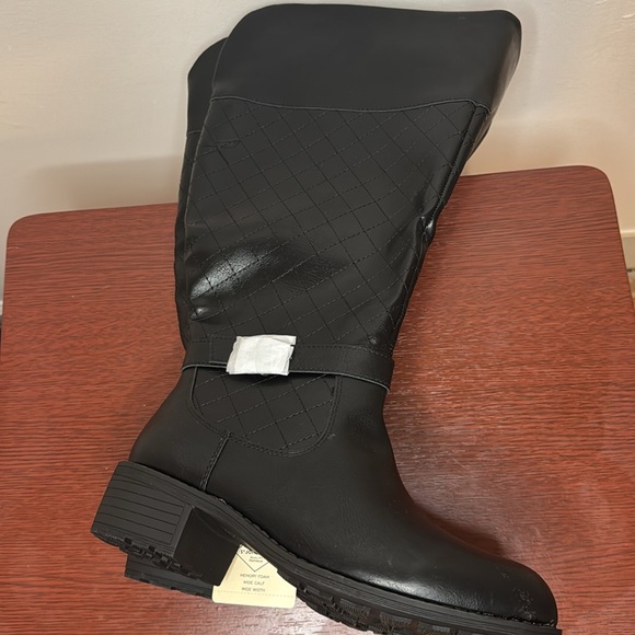 Brand new with tags! St. John’s Bay 7W black boot - Picture 3 of 5